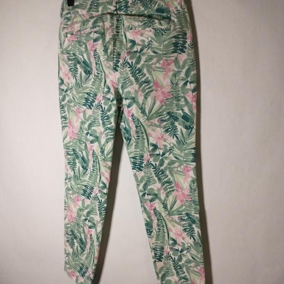 Old Navy floral patterned pixie pants size 2reg - Picture 8 of 8